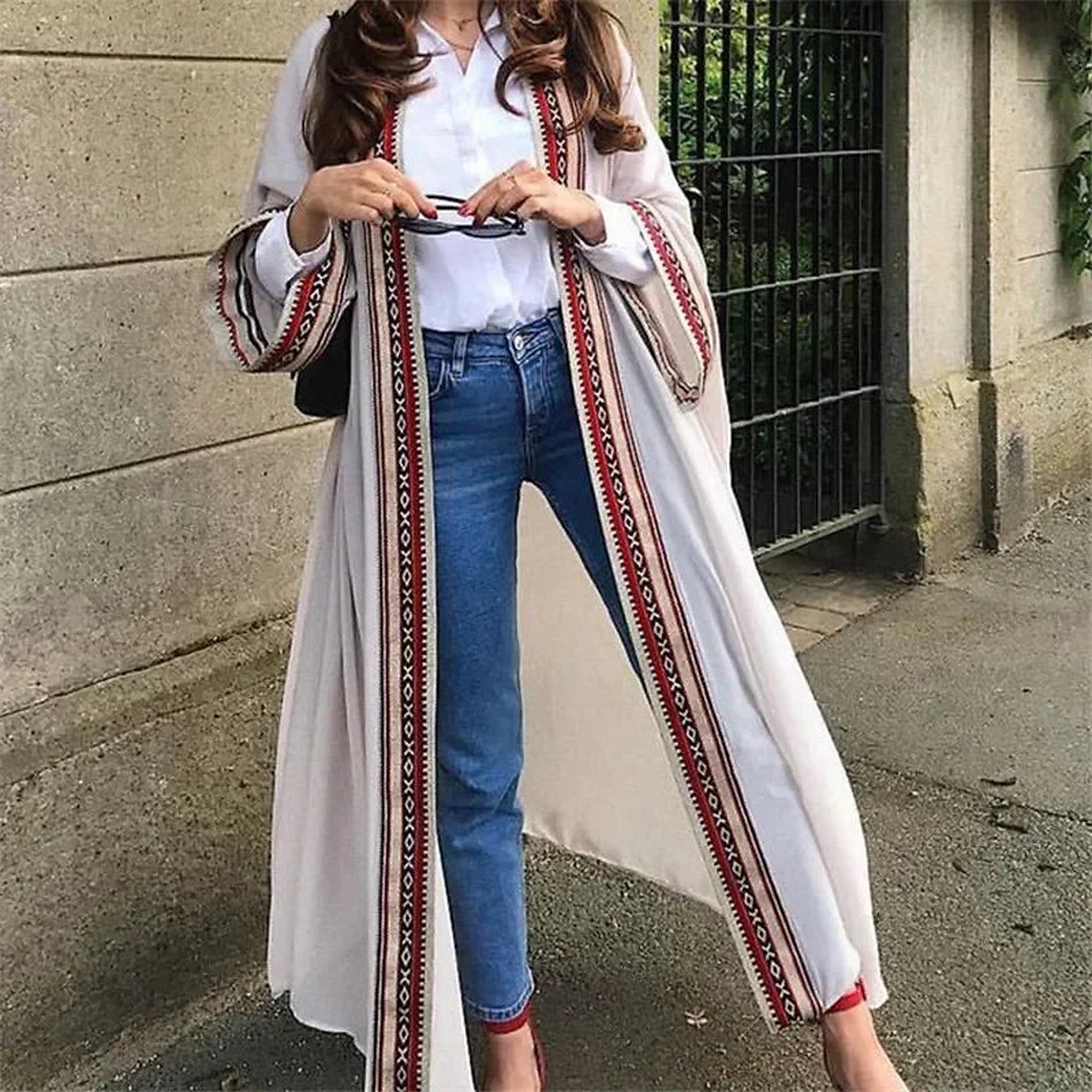 Tuva kaftan broderad kant detaljbild